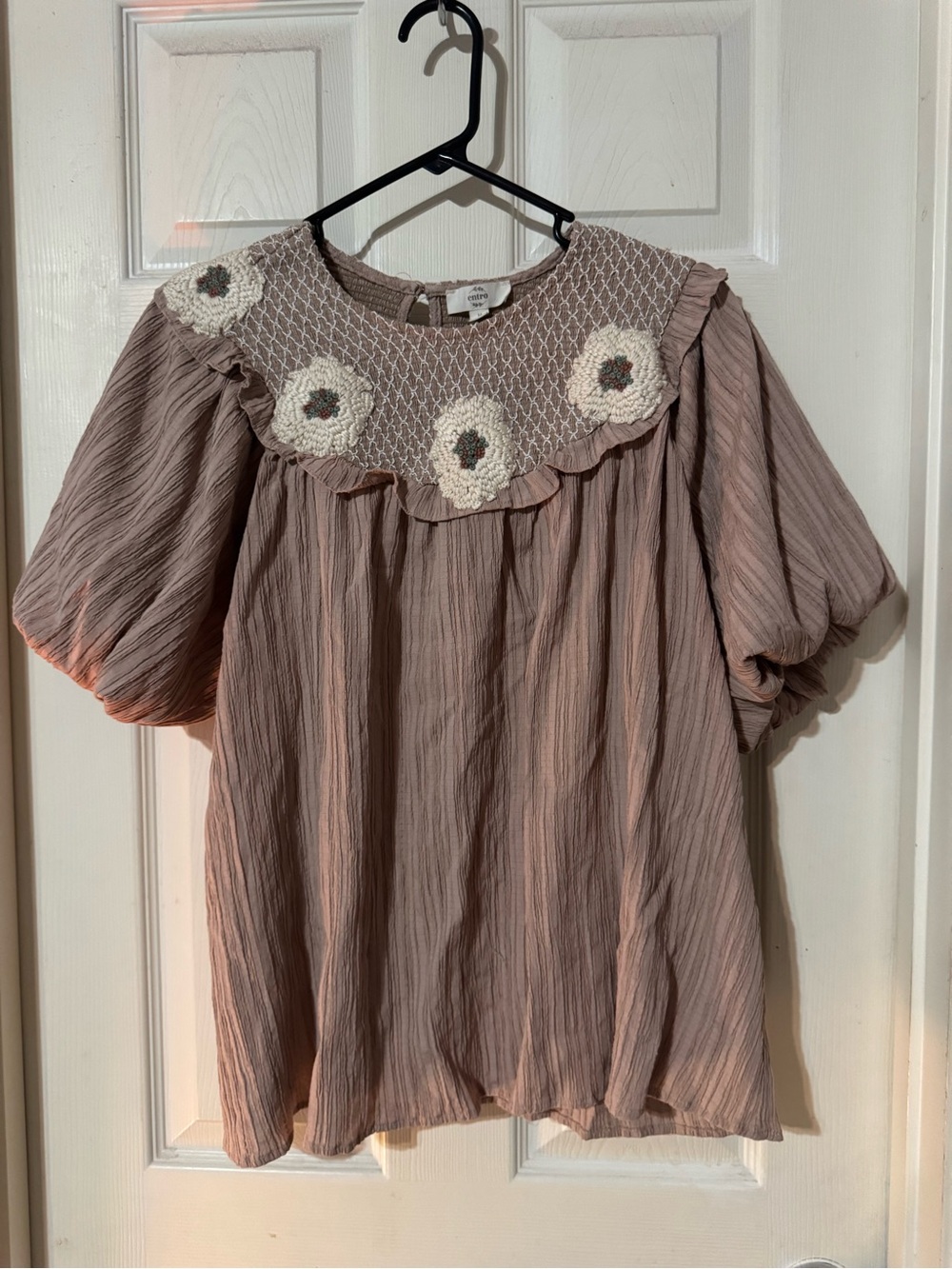 Entro size M Smocked Floral Yoke Puff-Sleeve Top - Dusty Rose